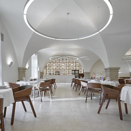 Lotrinsky Hotel Velké Pavlovice エクステリア 写真