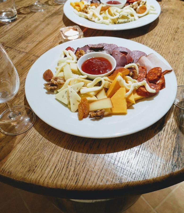 Lotrinsky Hotel Velké Pavlovice エクステリア 写真