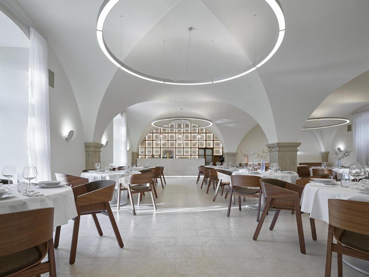 Lotrinsky Hotel Velké Pavlovice エクステリア 写真